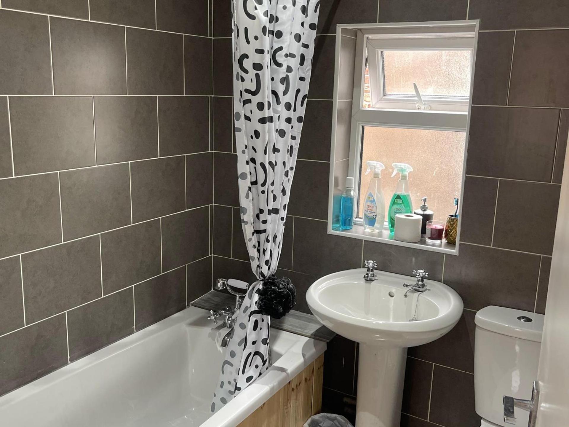 Stylish 1-Bed Apt - Sleeps 4 - Parking - Wifi Manchester Exterior photo